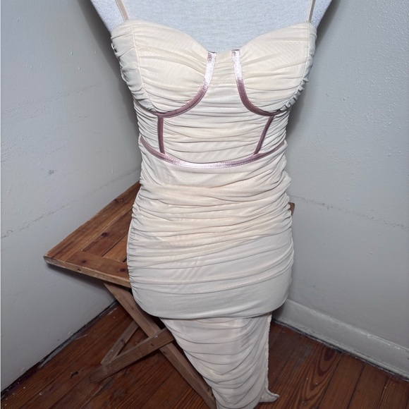 🗽SHEIN Ruched Bodycon Dress - Picture 4 of 13